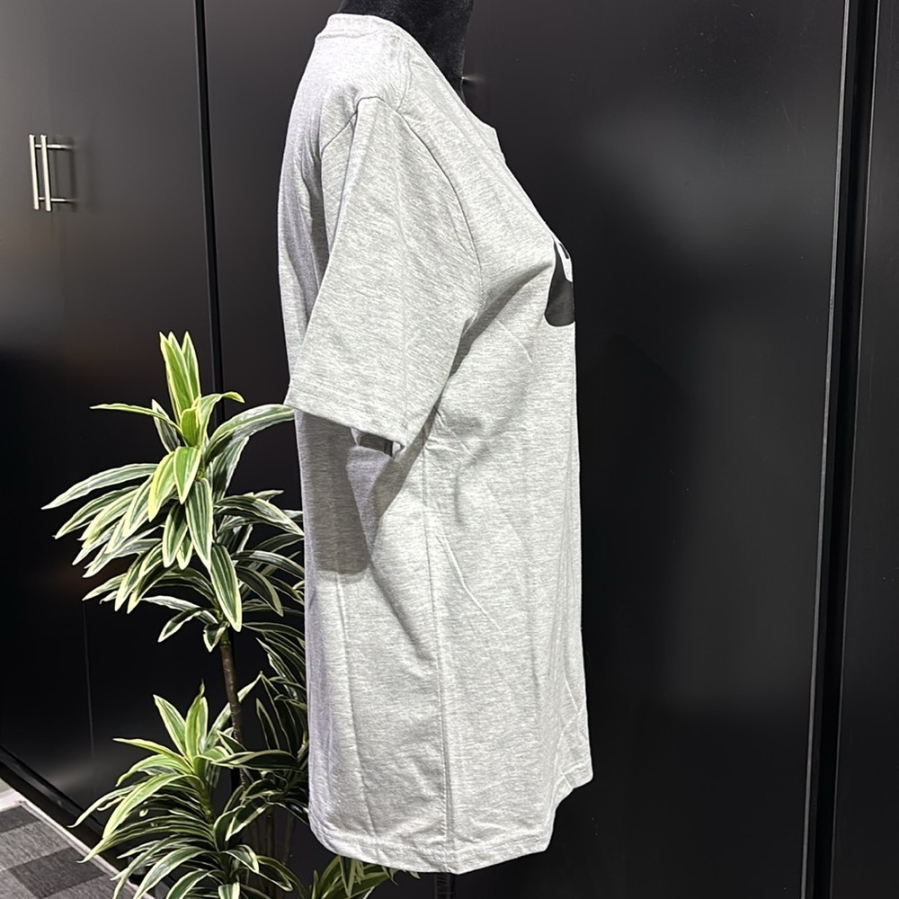 The Nike Tee Standard Fit, cotton crewneck, “Just Do It”JDI logo chest - Picture 5 of 11